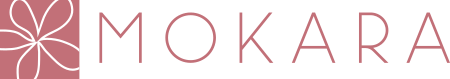 Logo de Mokara Estudio: Flor rosa estilizada junto al texto 'MOKARA' en letras rosadas con efecto glitter